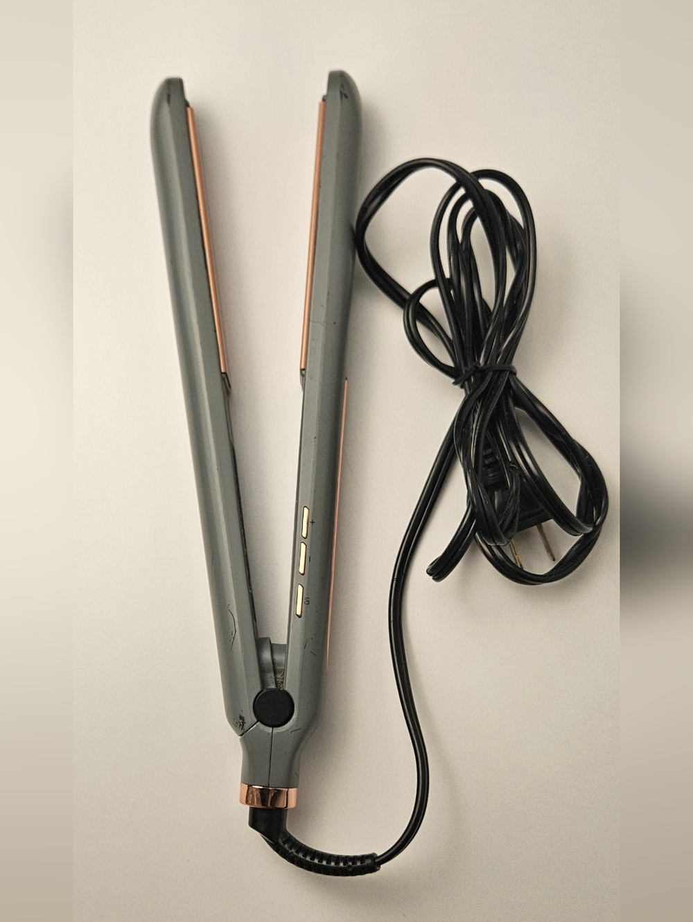 QUO by Conair Ceramic Hair Straightener Flat Iron Adjustable Heat